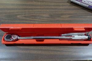 lot 229 image: Pittsburgh 12 Clicker Torque Wrench
