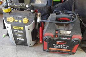 lot 243 image: 2 Battery Jump Packs