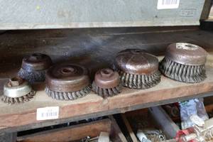 lot 253 image: Assorted Wire Cups