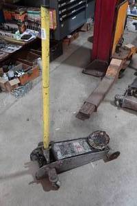 lot 156 image: Sears 3 Ton Floor Jack