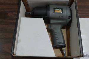 lot 278 image: Central Pneumatic 34 Air Impact Wrench