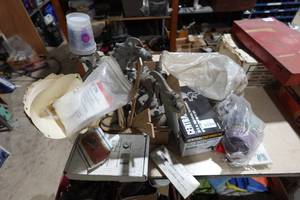lot 533 image: Assorted Automotive Paint Guns
