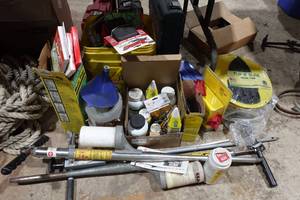 lot 522 image: Pest Control Traps, Poisons, and Tools