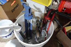 lot 535 image: Caulk Guns