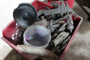 lot 491 image: Assorted Automotive Paint Guns