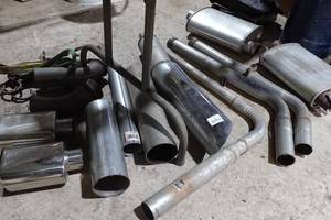 lot 481 image: Assorted Exhaust Components