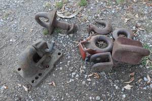 lot 559 image: Large Hooks and Pintle Hitch Components