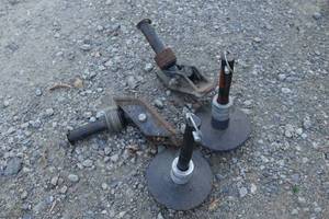 lot 561 image: Snow Plow Shoes and Skid Plates