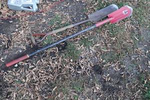 lot 580 image: 2 Shovels