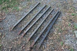 lot 581 image: Steel Stakes