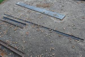lot 584 image: Steel Angle Iron - Longest is About 8