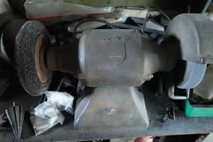 lot 593 image: Utility 8 Bench Grinder