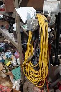 lot 598 image: Heavy Duty Work Light with Extension Cords