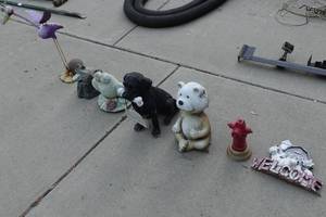 lot 611 image: Yard Dcor - Bird, Dog, Frog, Bear