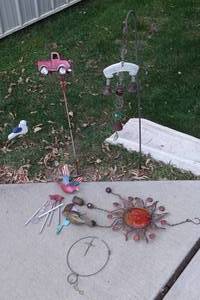 lot 614 image: Yard Dcor - Stakes, Truck, Suncatchers