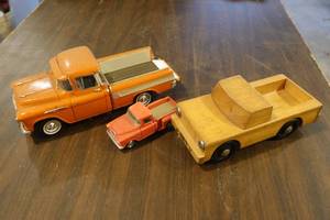lot 645 image: 3 Trucks - Die Cast, Wood