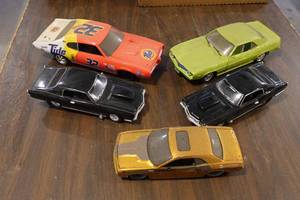 lot 647 image: Die Cast Muscle Cars