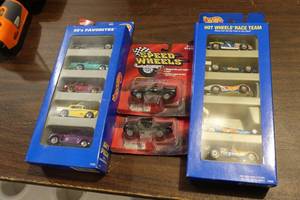 lot 653 image: Hot Wheels 5 Car Sets and Speed Wheels Cars