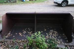 lot 1 image: Skidsteer Snow Bucket - 2 Compartment - 76