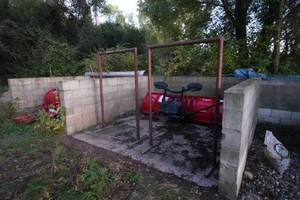 lot 1L image: Portable Lifting Support Frames
