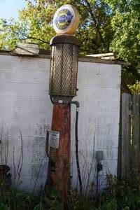 lot 2 image: Antique Visible Gas Pump with Chevrolet Service Globe