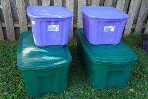 lot 20 image: Plastic Bins with Lids