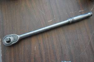 lot 35 image: Vintage Snap-On GL715A 12 Drive Ratchet