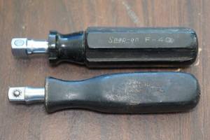 lot 37 image: 2 Snap-On 38 Drive Socket Drivers