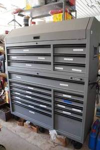 lot 24 image: Husky Professional Tool Chest