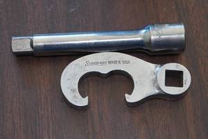 lot 46 image: Matco 12 Drive Extension with Snap-On Tie Rod Adjusting Tool