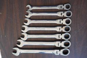 lot 54 image: GearWrench Metric Ratcheting Flex Wrenches