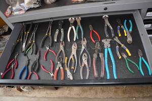 lot 130 image: Contents of Drawer - Pliers, Cutters
