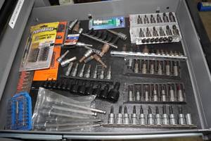 lot 133 image: Contents of Drawer - Socket Drivers