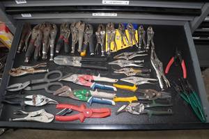 lot 141 image: Contents of Drawer - Vise Grips, Tin Snips
