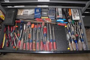 lot 143 image: Contents of Drawer - Screwdrivers - Craftsman, Precision