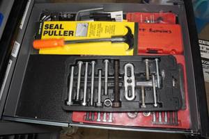lot 144 image: Contents of Drawer - Pullers