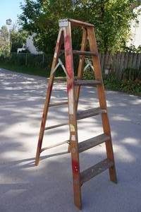 lot 321 image: Wood 6 Ladder