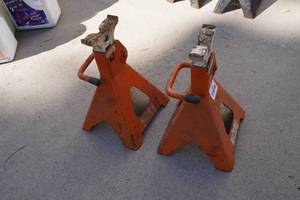 lot 303 image: Jack Stands