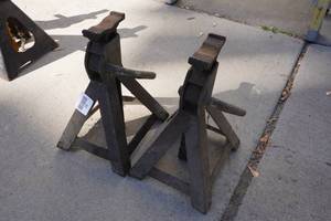 lot 302 image: Jack Stands