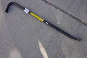 lot 308 image: Collins Axe 30 Wrecking Bar