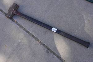 lot 309 image: Olympia 8 Lb Sledgehammer