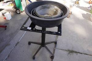 lot 294 image: Rolling Adjustable Height Stand