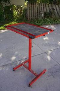 lot 32 image: Rolling Work Tray