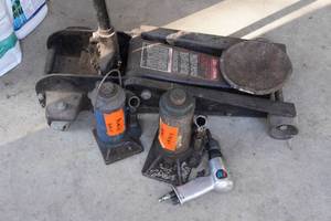 lot 293 image: Repairable Tools - Jacks, Air Hammer