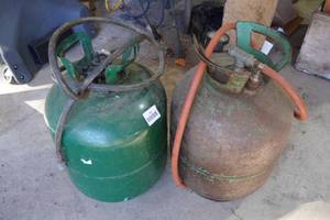 lot 292 image: 2 Tanks with Hoses