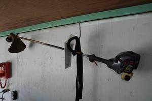 lot 362 image: Craftsman Gas Trimmer
