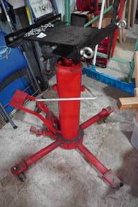 lot 364 image: Hydraulic Transmission Jack