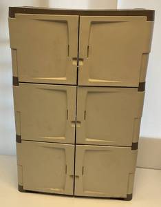 lot 206 image: Rubbermaid Three Tier Storage Unit