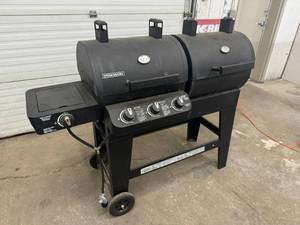lot 2 image: Brinkmann Dual GasCharcoal Grill