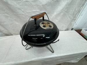 lot 5 image: Weber Portable Grill